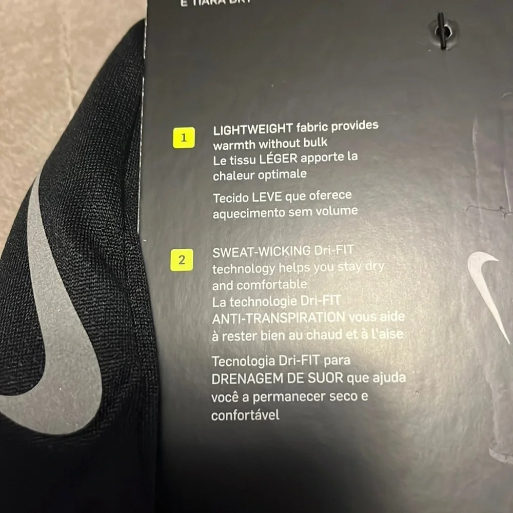Nike dry women’s headband and glove set, size XS/S, new